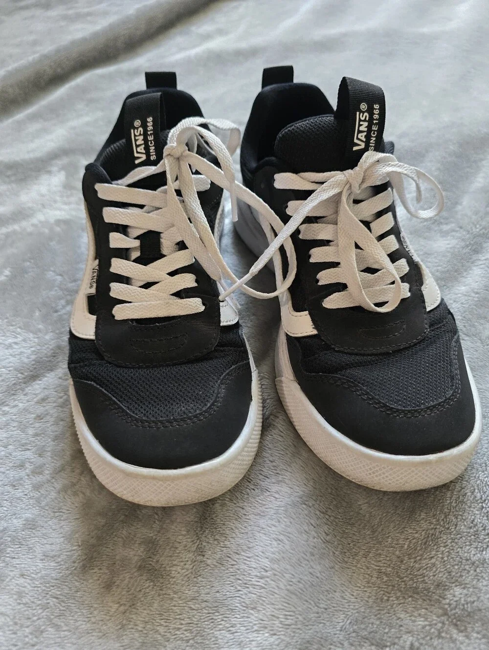 Vans Womens Athletic Shoes Size 8